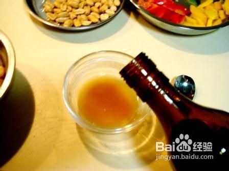 坚果炒什锦虾球