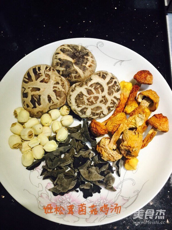 姬松茸菌菇鸡汤