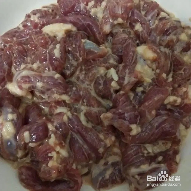 小炒牛肉怎么做好吃，不老不柴嫩滑爽口。