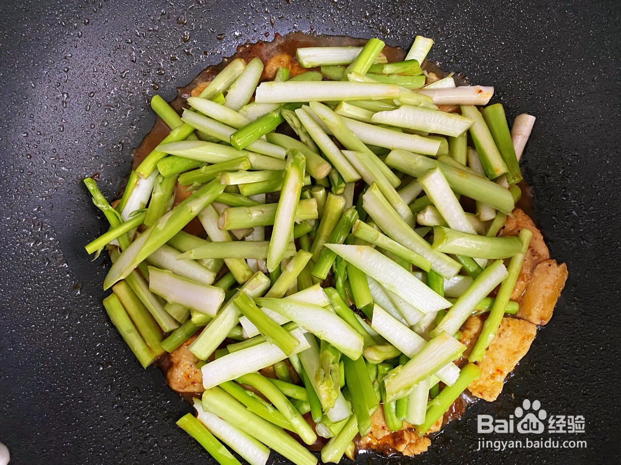 芦笋炒鸡肉的做法