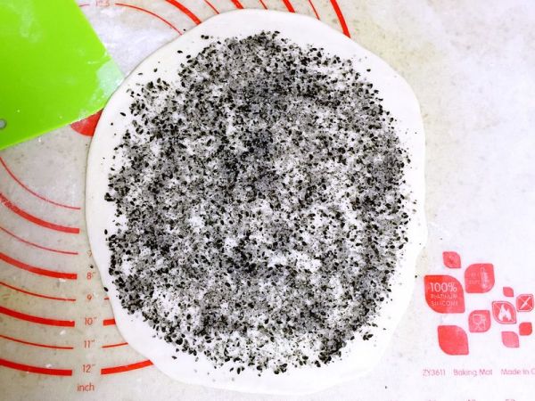 发面黑芝麻糖饼