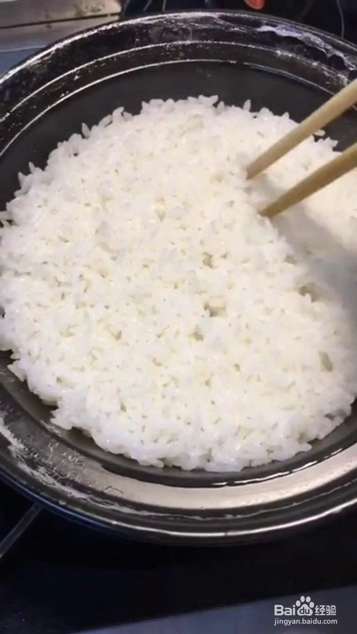 如何制作好吃的排骨香肠煲仔饭