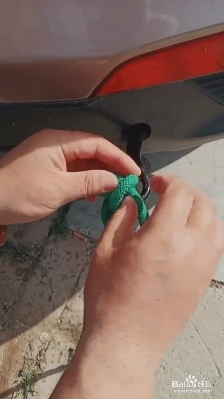 野外救援时如何用绳拖车？