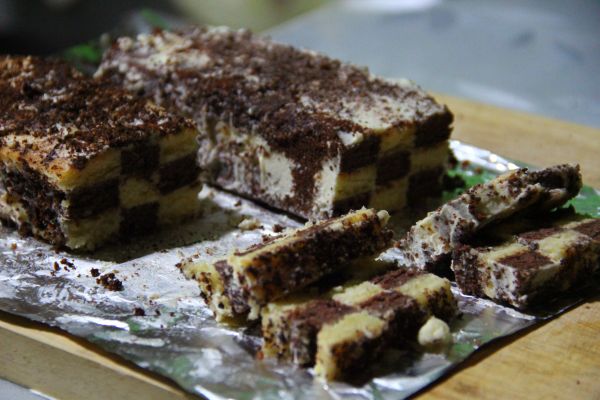 双色棋格奶油蛋糕