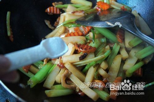 是一盘菜,也是一顿主食——芹菜炒年糕