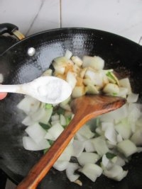 养生菜谱———洋葱炒猪肝