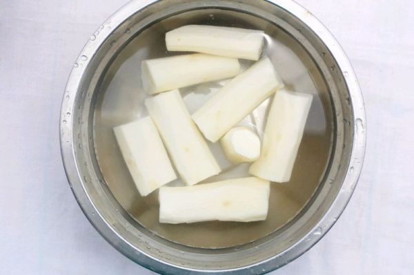 山药香菇玉米土鸡汤
