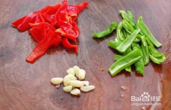 双椒肉片炒花菜的做法