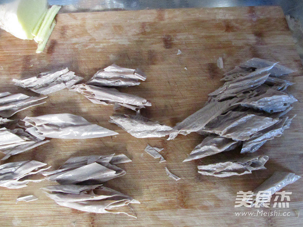 冬笋炒黑豆腐竹