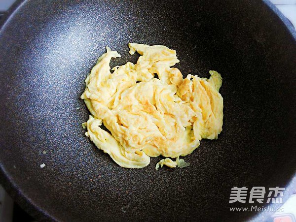 鸡蛋炒黄蘑的做法