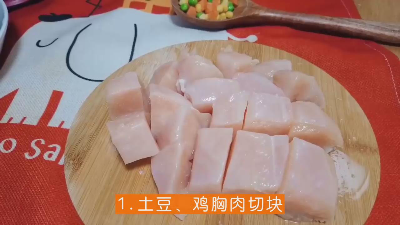 如何给狗狗做好吃又好看的圣诞花环沙拉