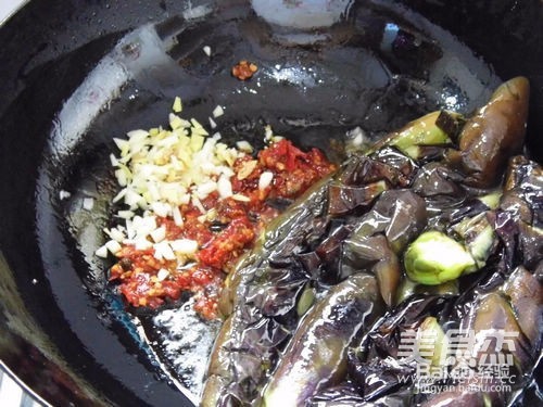 鱼香茄子煲的做法