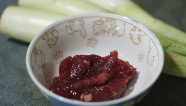 如何炒牛肉嫩点