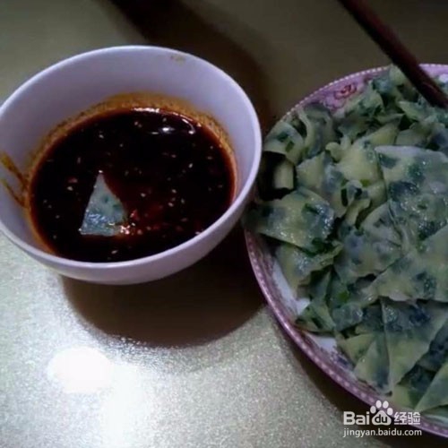 蘸汁韭菜面的家常小做法