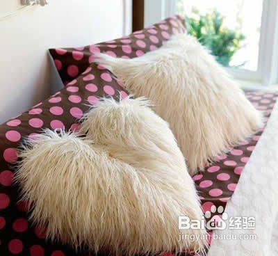 DIY布艺抱枕　旧物改造装扮时尚卧室