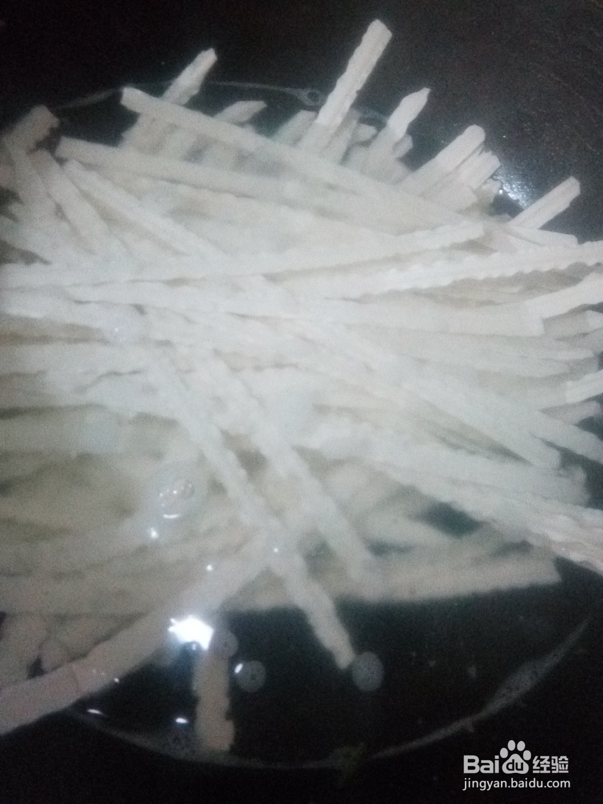 鸡蛋炸酱过水面