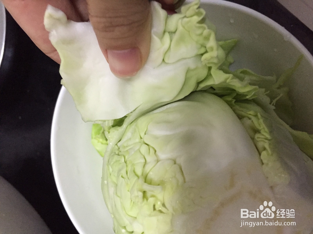 手撕包心菜炒五花肉的简单之法