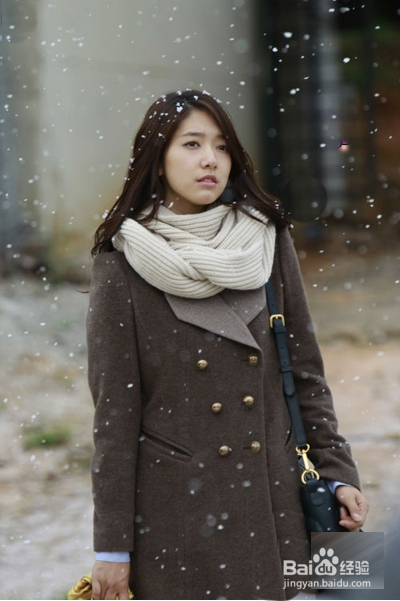 跟着朴信惠穿大衣 冬日做个清新小女人
