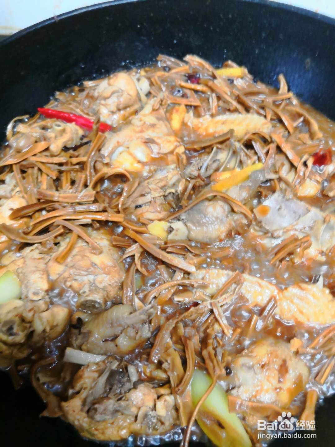 笋干焖鸡的做法