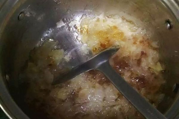 牛奶桃胶银耳羹
