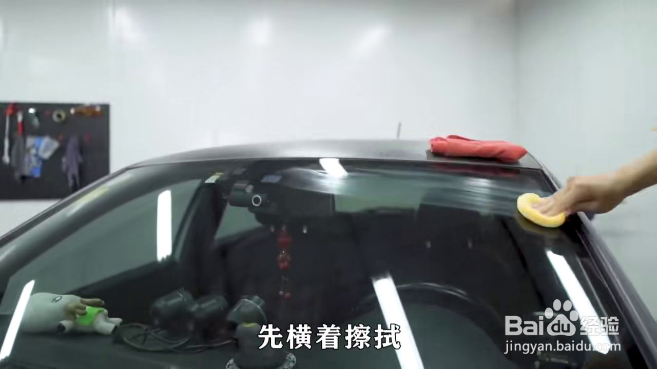 如何去除汽车前挡风玻璃的油膜