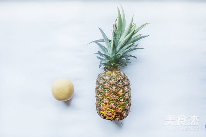 深秋一杯雪梨菠萝汁