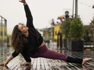 把脚抬高放墙上是否可以瘦身