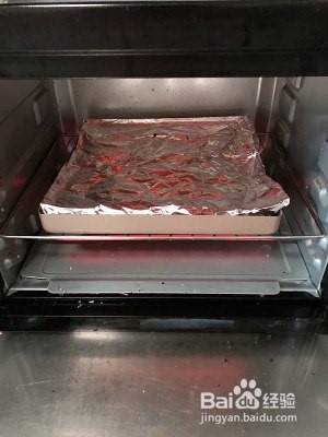 如何制作蒜香烤排骨