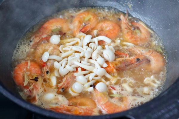 酸汤对虾海鲜菇