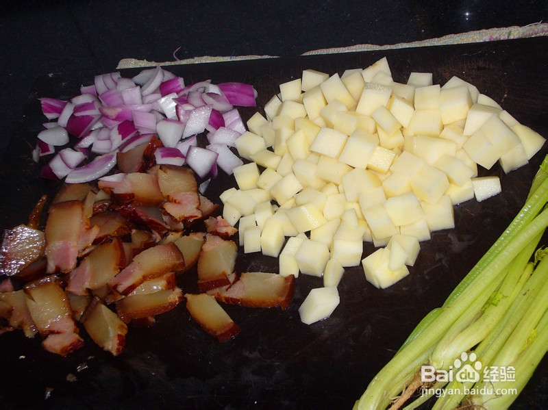换个花样吃米饭，简易腊肉煲仔饭