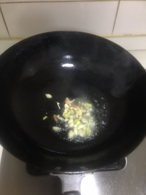 酸汤肥牛金针菇