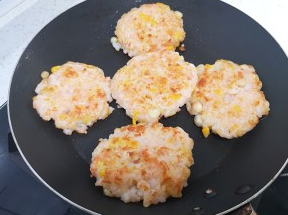 玉米虾饼的做法