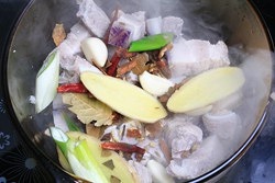 鹌鹑蛋红烧肉