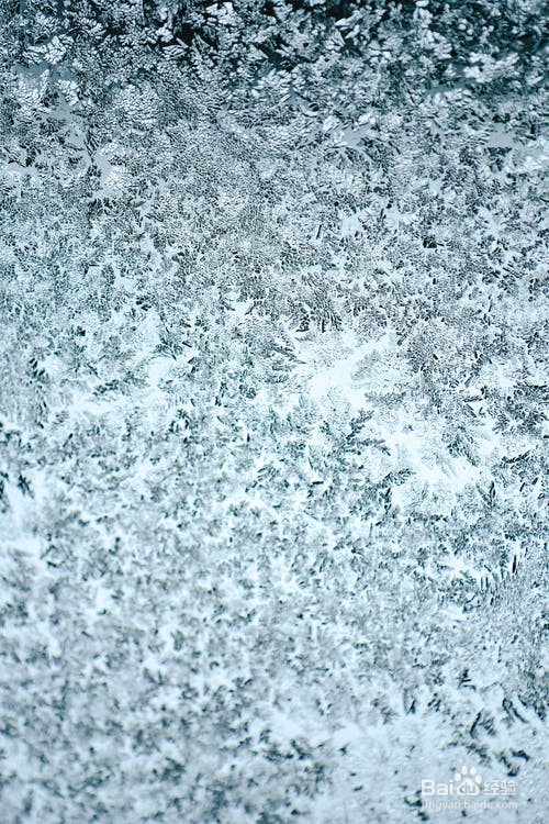 冬天窗户上的冰花是怎样形成的