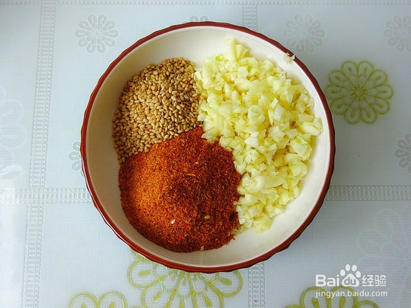 金针菇拌木耳的做法