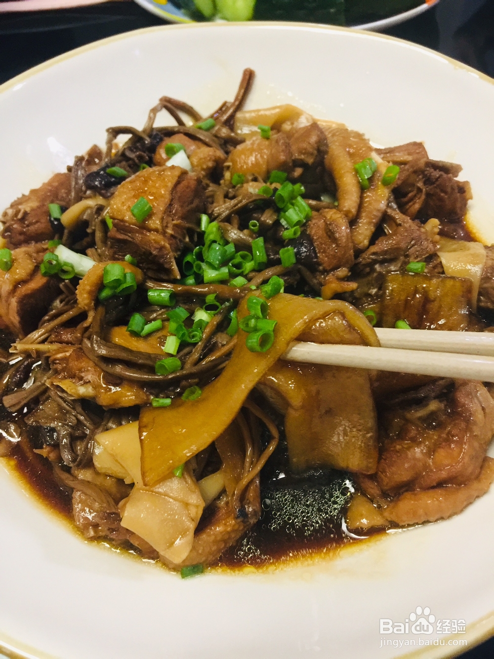 妈妈教我做的茶树菇川粉鸡肉