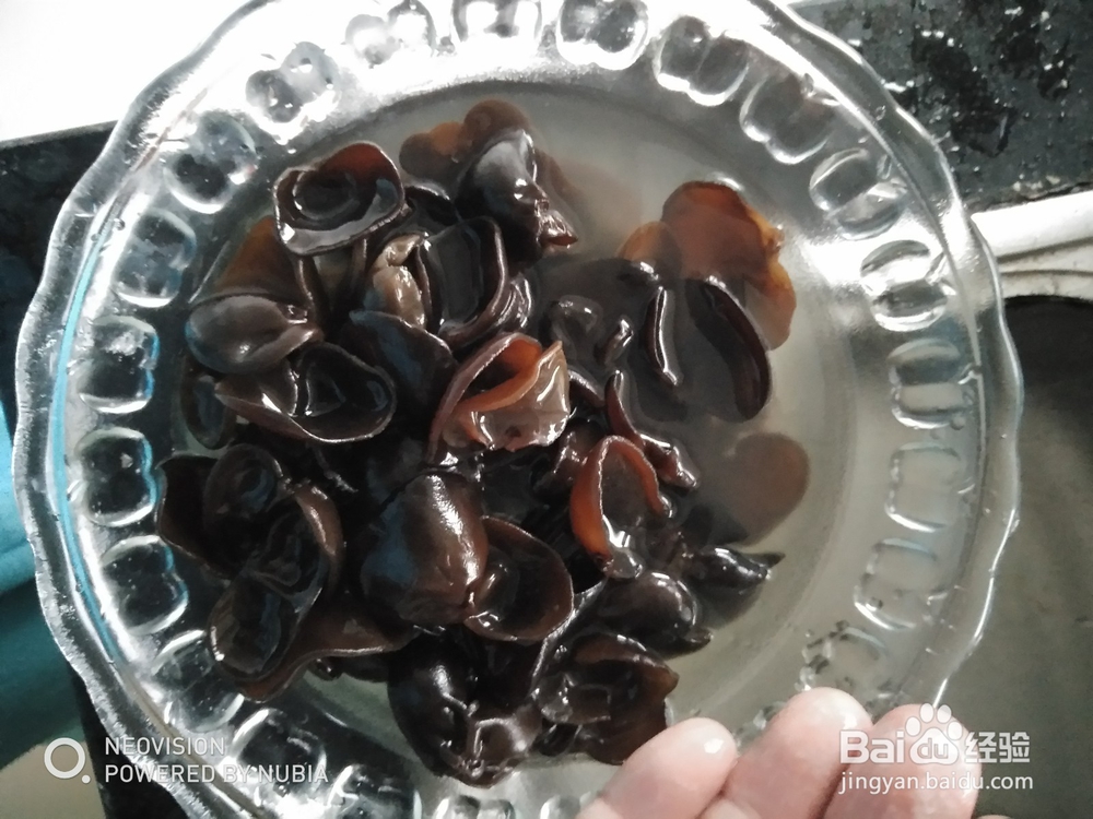 泡发木耳过水焯方法