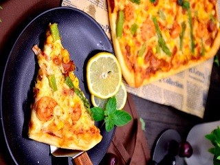 鲜虾芦笋薄底披萨怎么做？