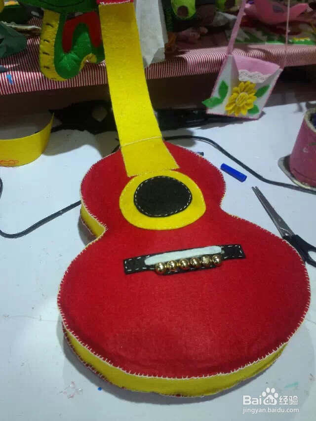 灵巧的手工制作吉他