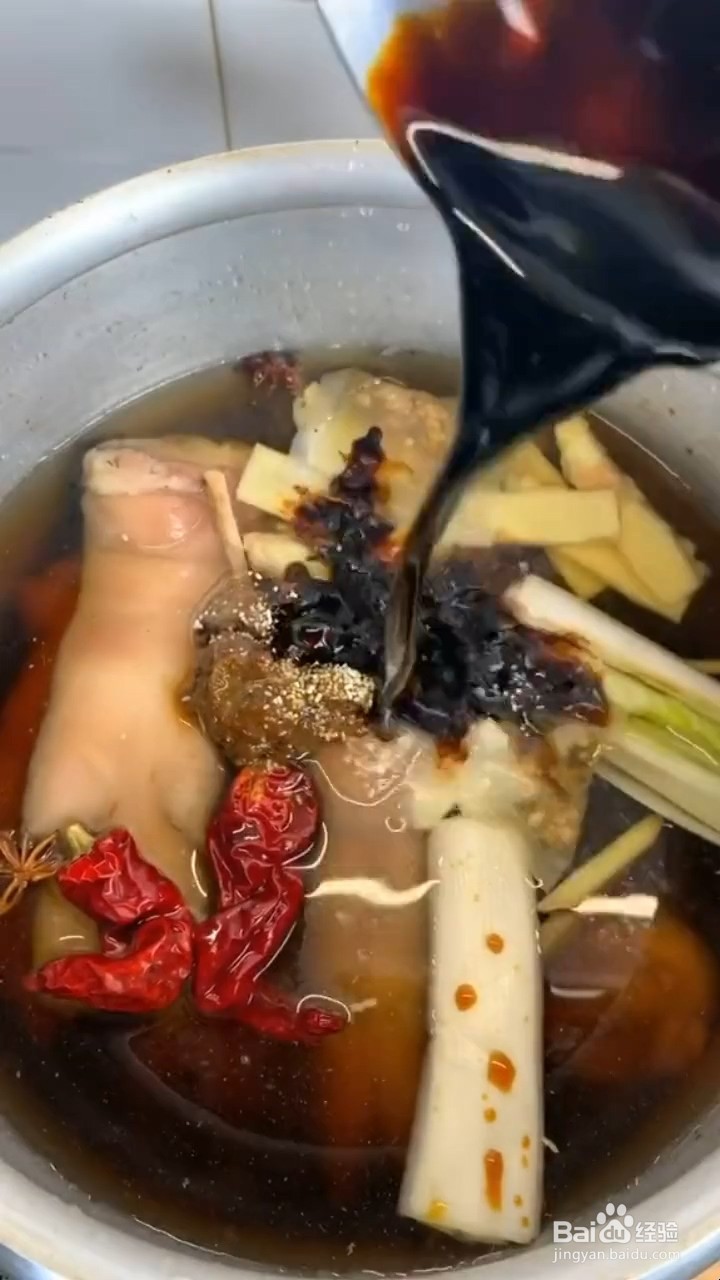 如何制作美味的家常酱猪蹄