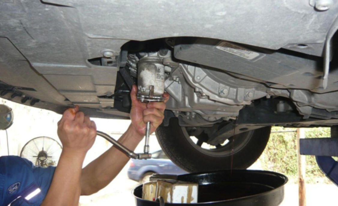 发动机机油多久更换一次