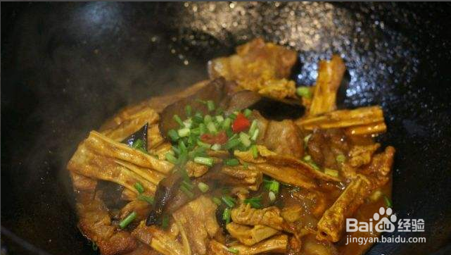 腐竹炒五花肉的做法