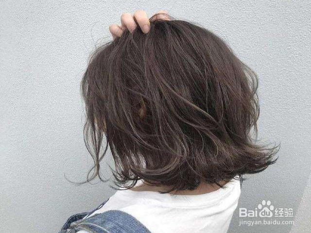 发量少适合烫什么发型