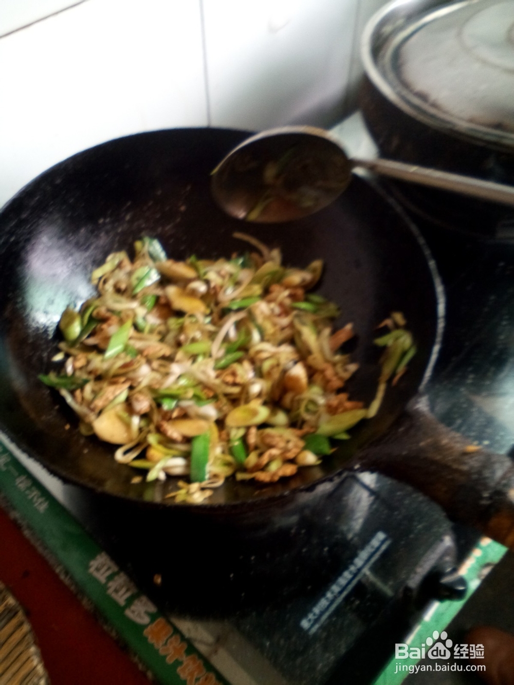 教你如何做蒜苗炒肉