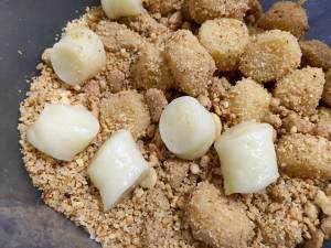 做糯米糍粑放热水还是冷水好