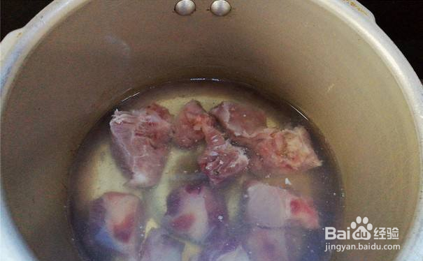 家常菜:墨鱼排骨汤