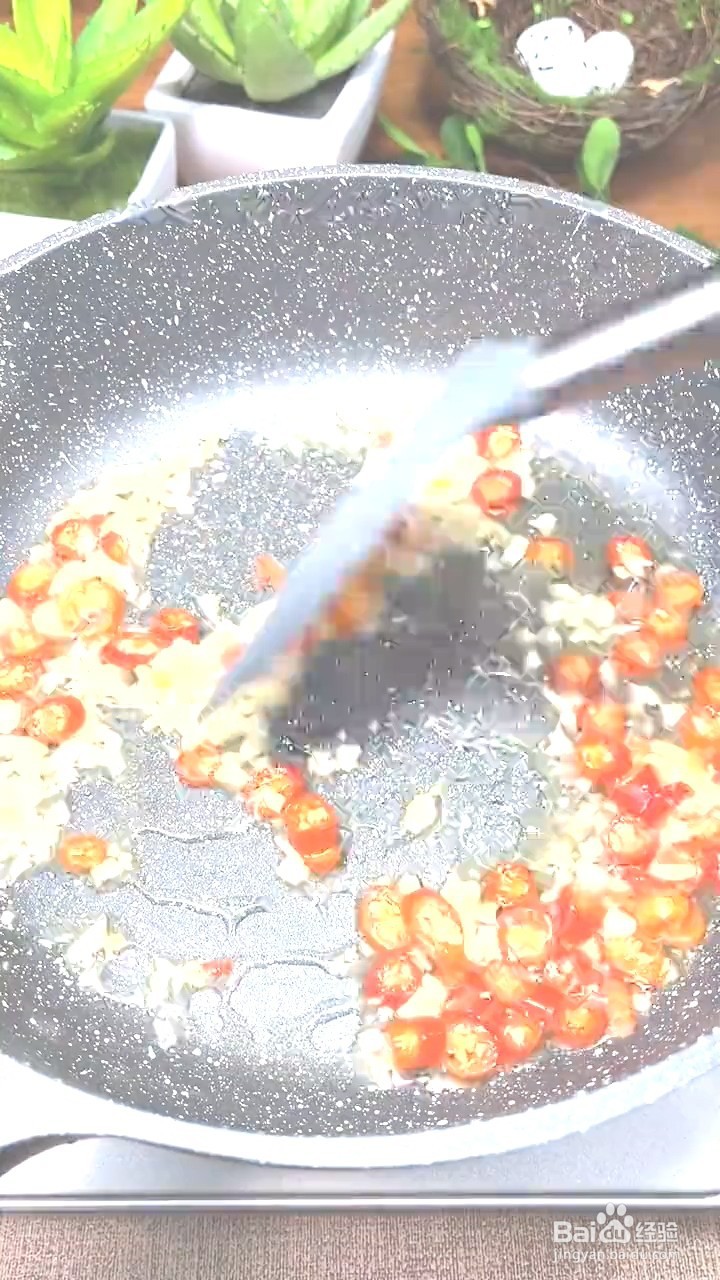 如何制作外婆菜炒肉沫？