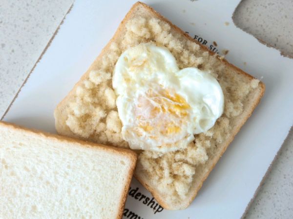 溏心蛋鳕鱼松三明治