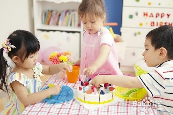 如何防止食物的不当对孩子健康发育的影响？