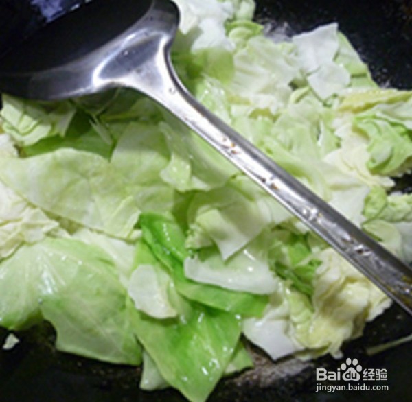 包心菜炒圆蛤的具体做法